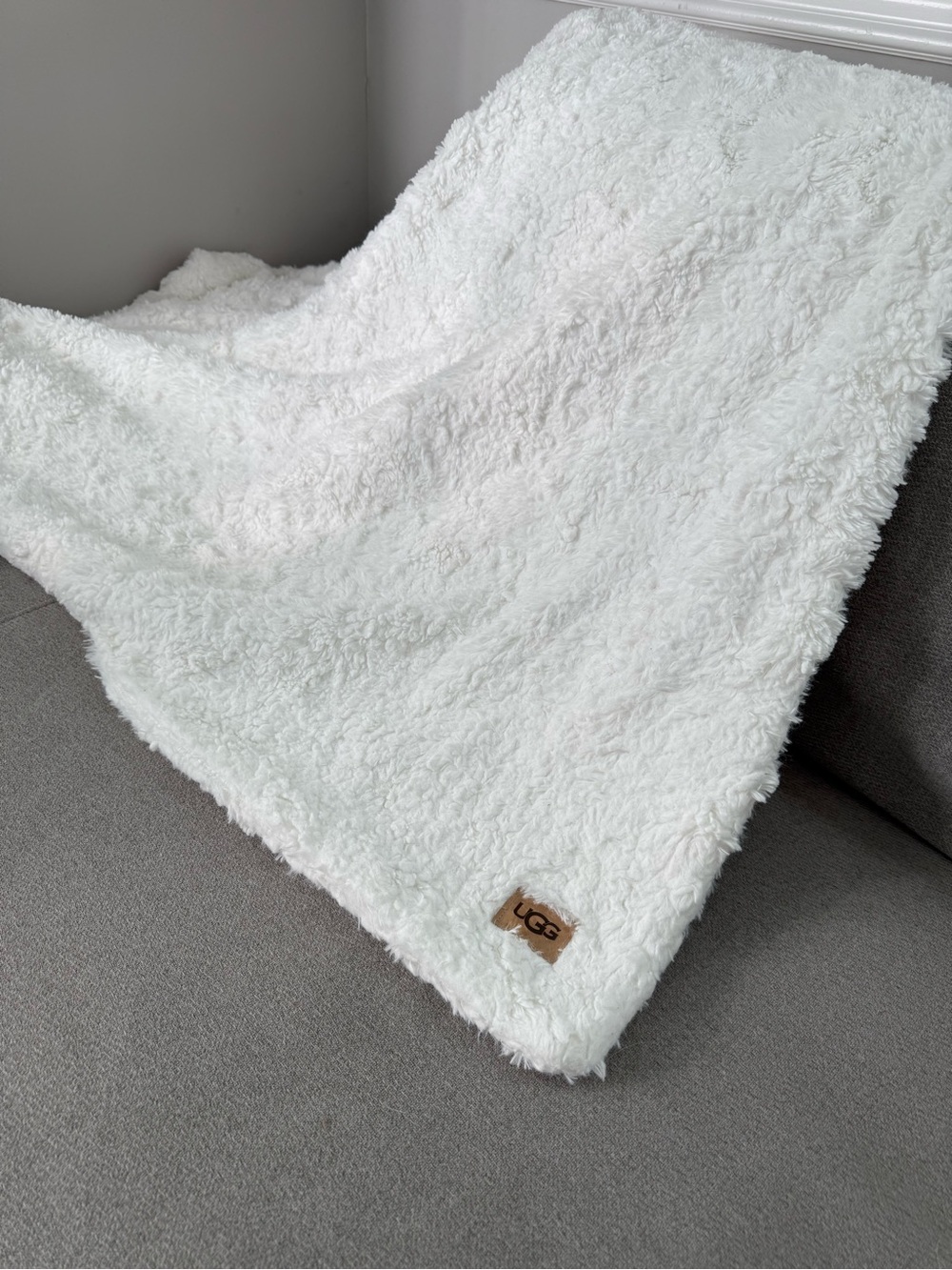 UGG Plush Sherpa Throw in White